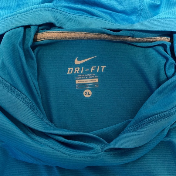 Hooded Nike Dri Fit Long Sleeve - Picture 4 of 4